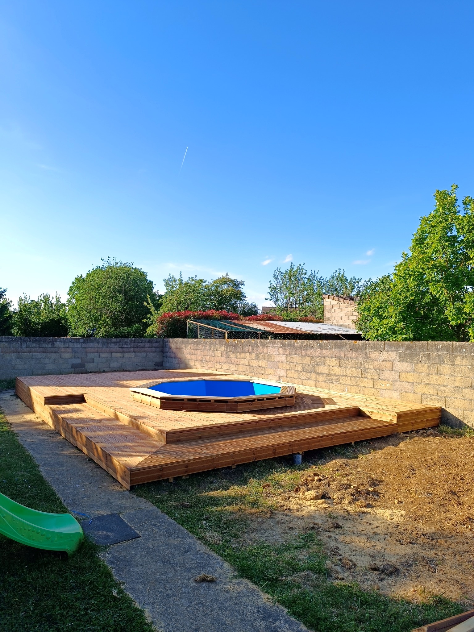 Réalisation MSS — terrasse bois et piscine